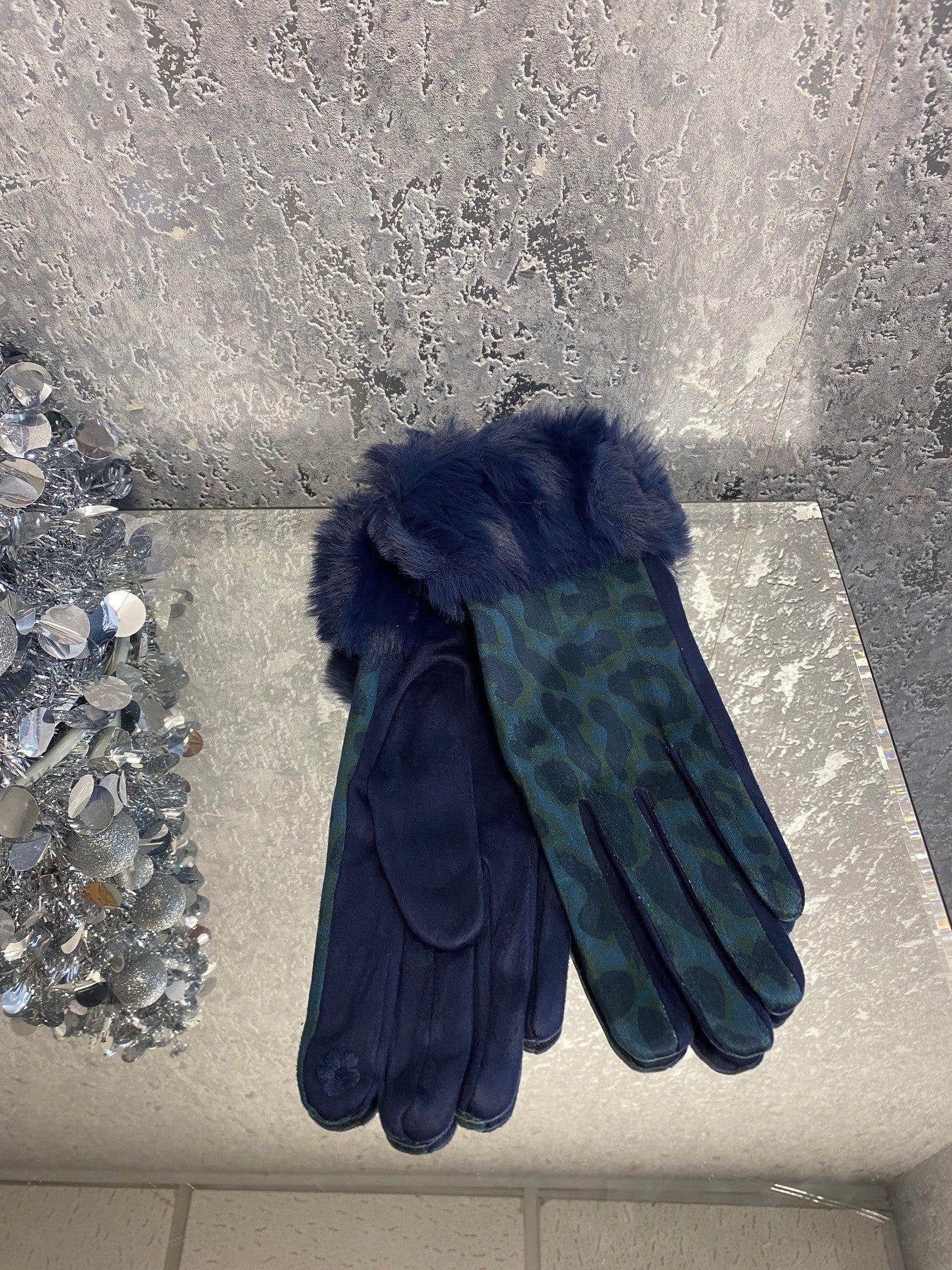 Tina Faux Fur Leopard Print Gloves - Lulu Bella Boutique